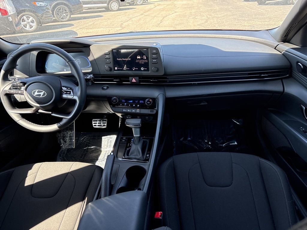 Used 2025 Hyundai Elantra Sport FWD image 10