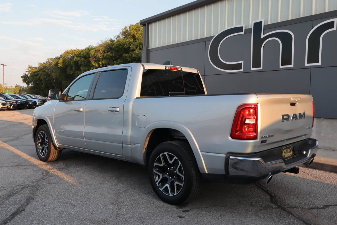 Used 2026 RAM 1500 Laramie AWD/4WD image 6