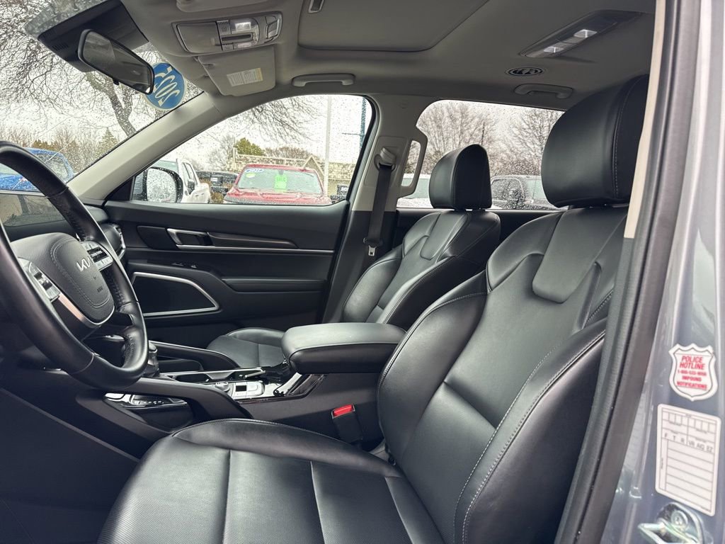 Used 2025 Kia Telluride S FWD image 15