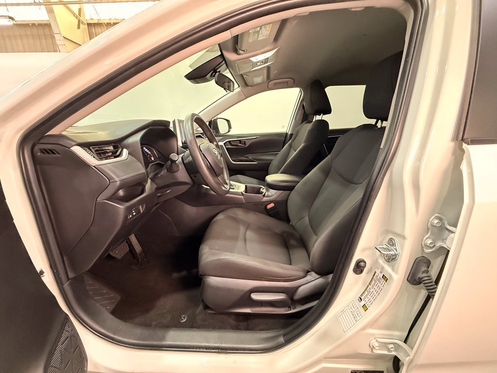 Used 2025 Toyota RAV4 LE AWD/4WD image 17