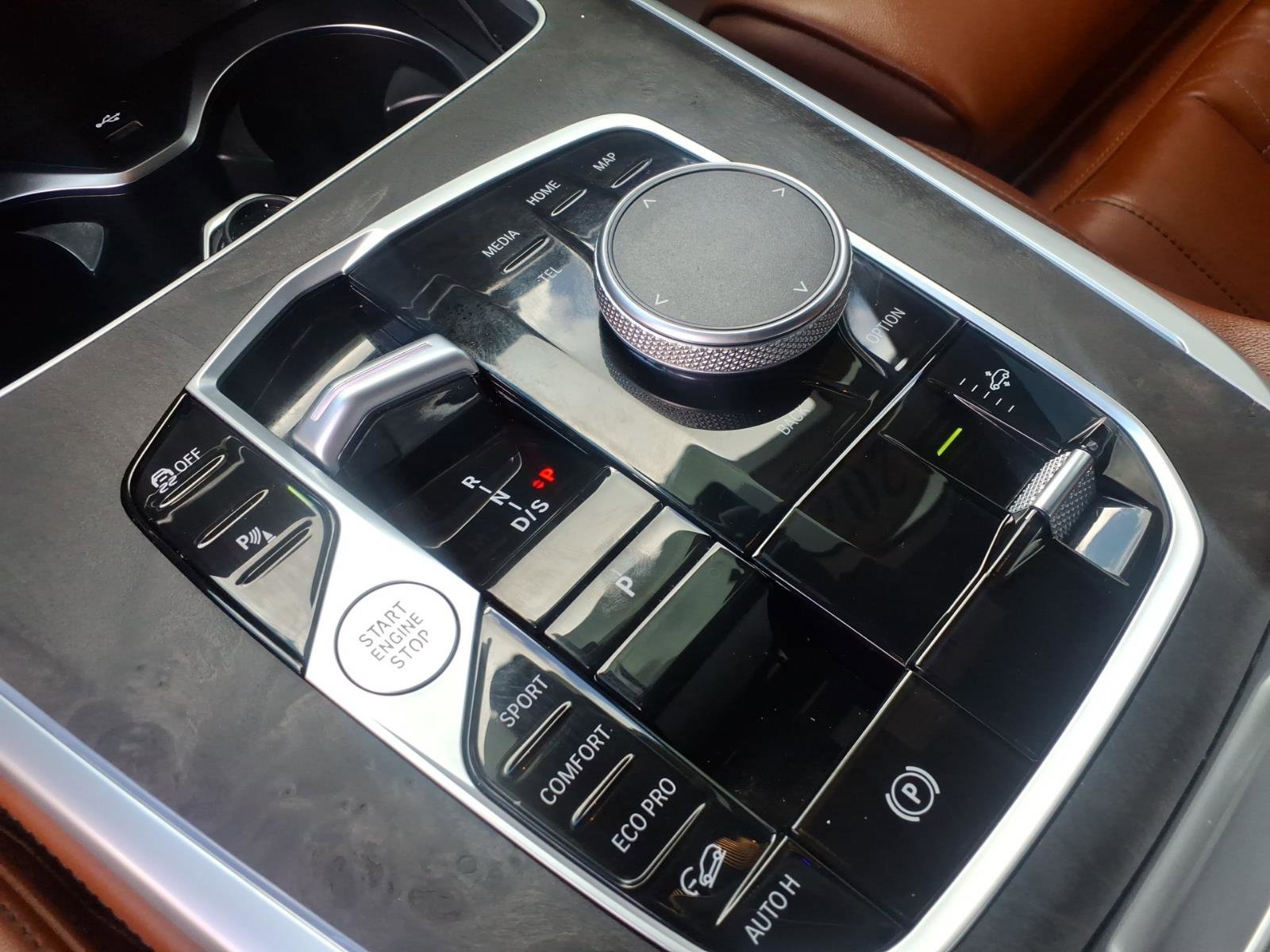 Used 2025 BMW X7 xDrive40i w/ M Sport Package image 9