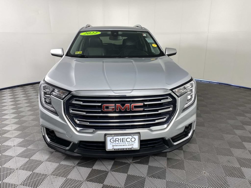 Used 2022 GMC Terrain SLT w/ Infotainment Package II AWD/4WD image 3
