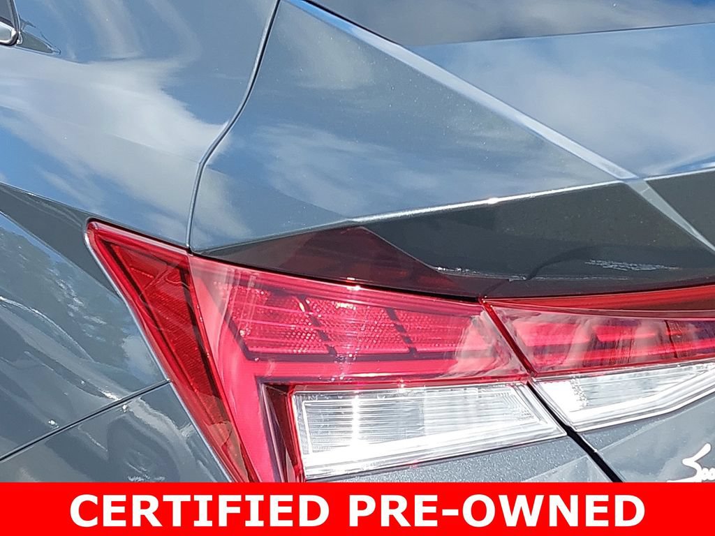 Certified 2025 Hyundai Elantra Limited FWD image 35