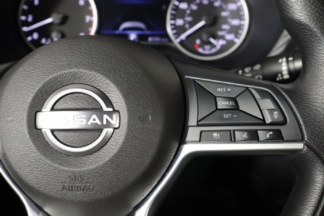 Used 2025 Nissan Sentra SV FWD image 9