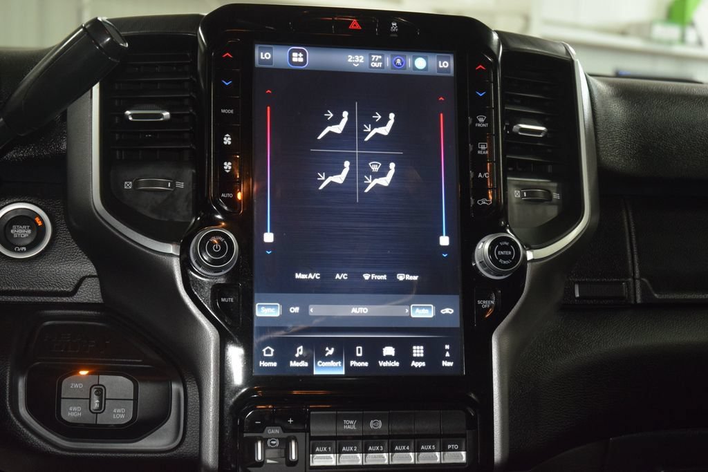 Used 2025 RAM 5500 4x4 Crew Cab image 23