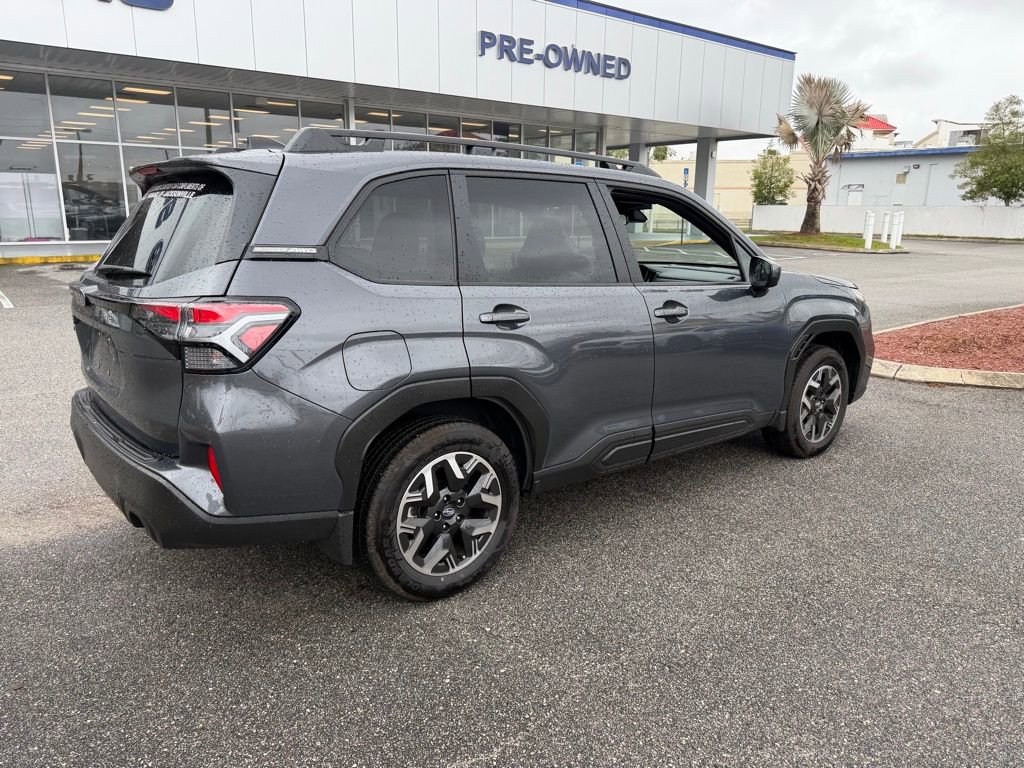 Used 2025 Subaru Forester Premium w/ Protection Package image 3