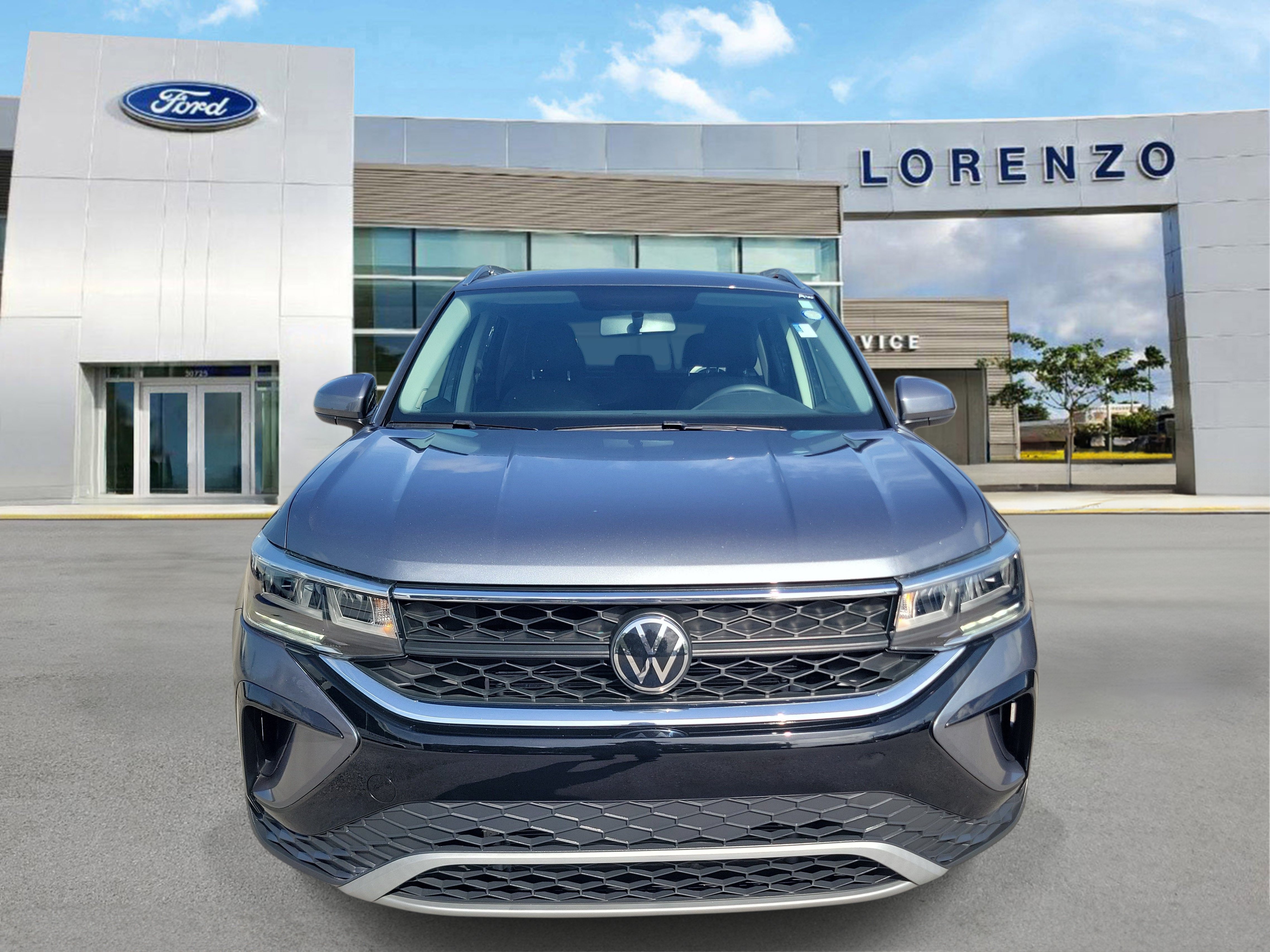 Used 2022 Volkswagen Taos SE FWD image 2