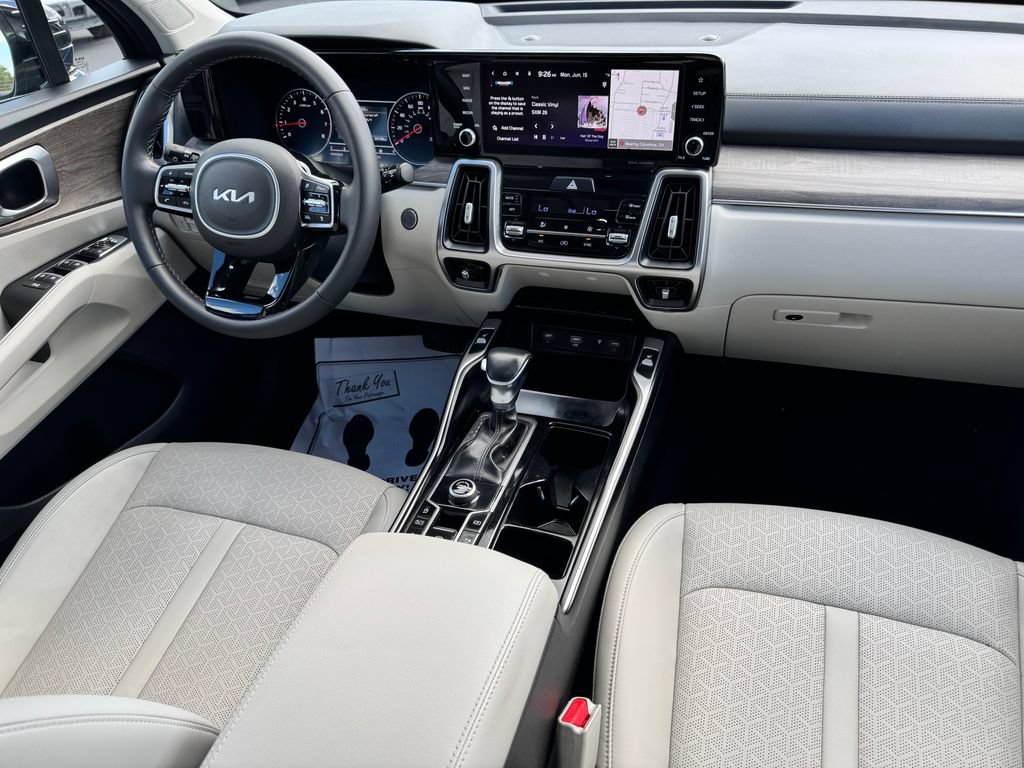 Used 2023 Kia Sorento EX w/ Panoramic Sunroof Package FWD image 12