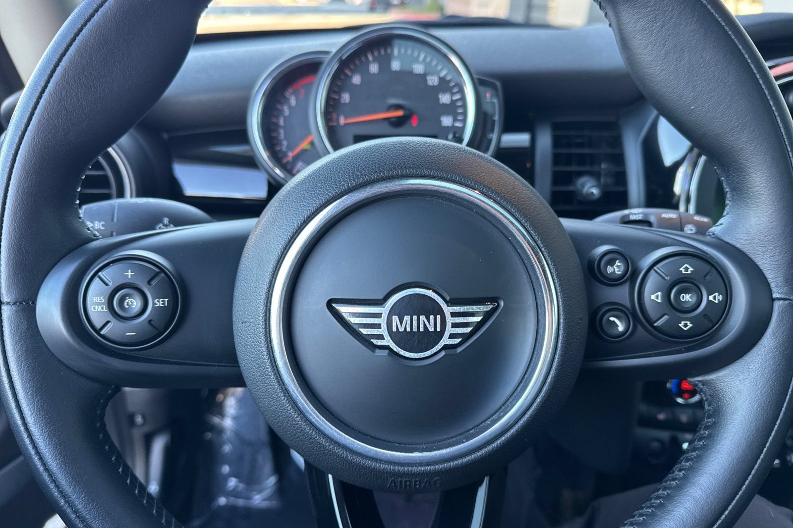 Used 2019 MINI Cooper 2-Door Hardtop w/ Signature Upholstery Package FWD image 24