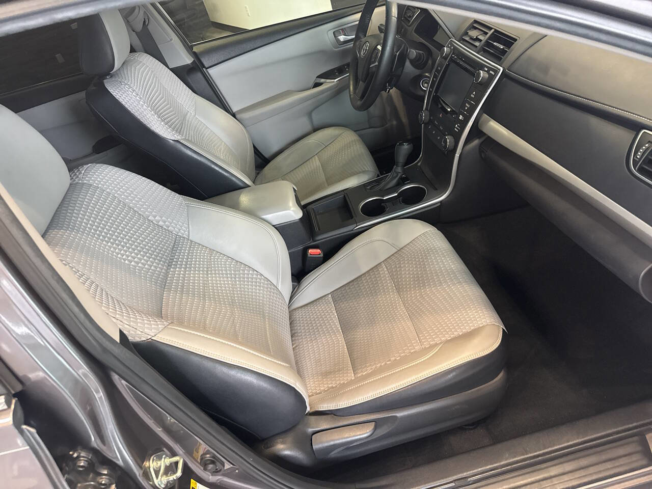 Used 2015 Toyota Camry SE image 19