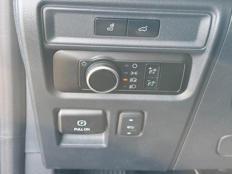 Used 2024 Ford Expedition XLT image 18