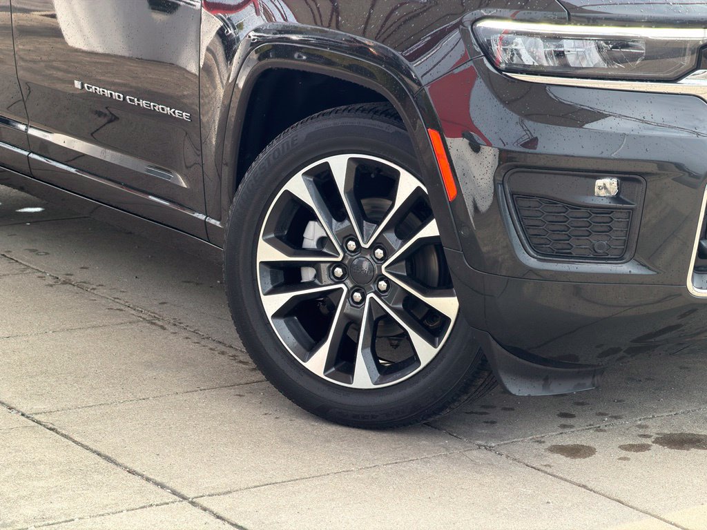 Used 2023 Jeep Grand Cherokee Overland AWD/4WD image 10