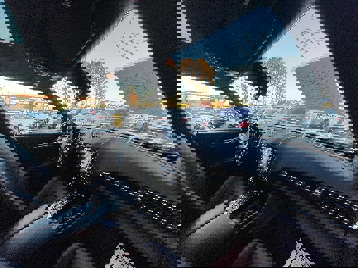 Used 2018 Maserati Levante image 12