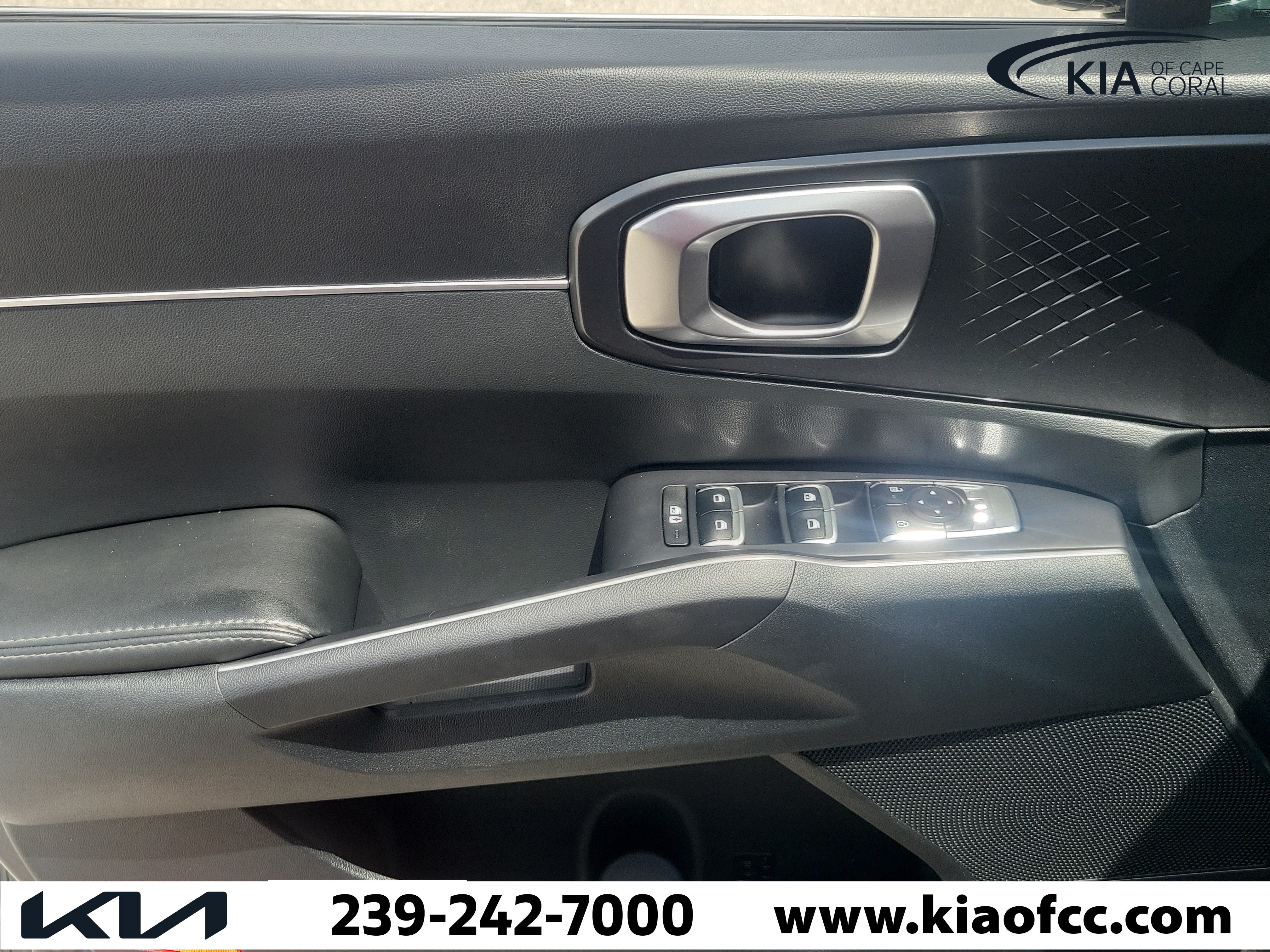 Certified 2025 Kia Sorento LX FWD image 23