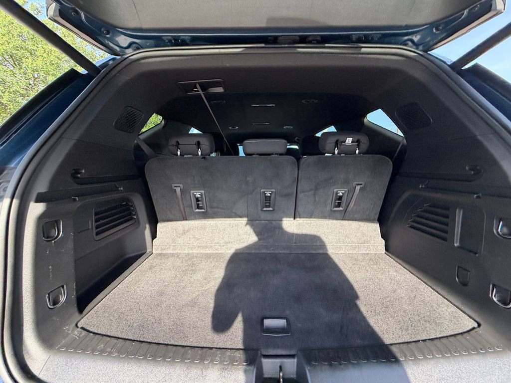 Used 2025 Chevrolet Traverse LT image 19