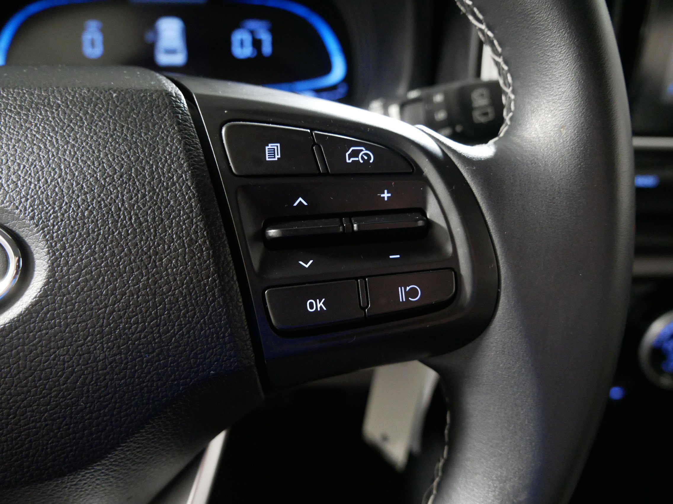 Used 2023 Hyundai Venue SEL image 30