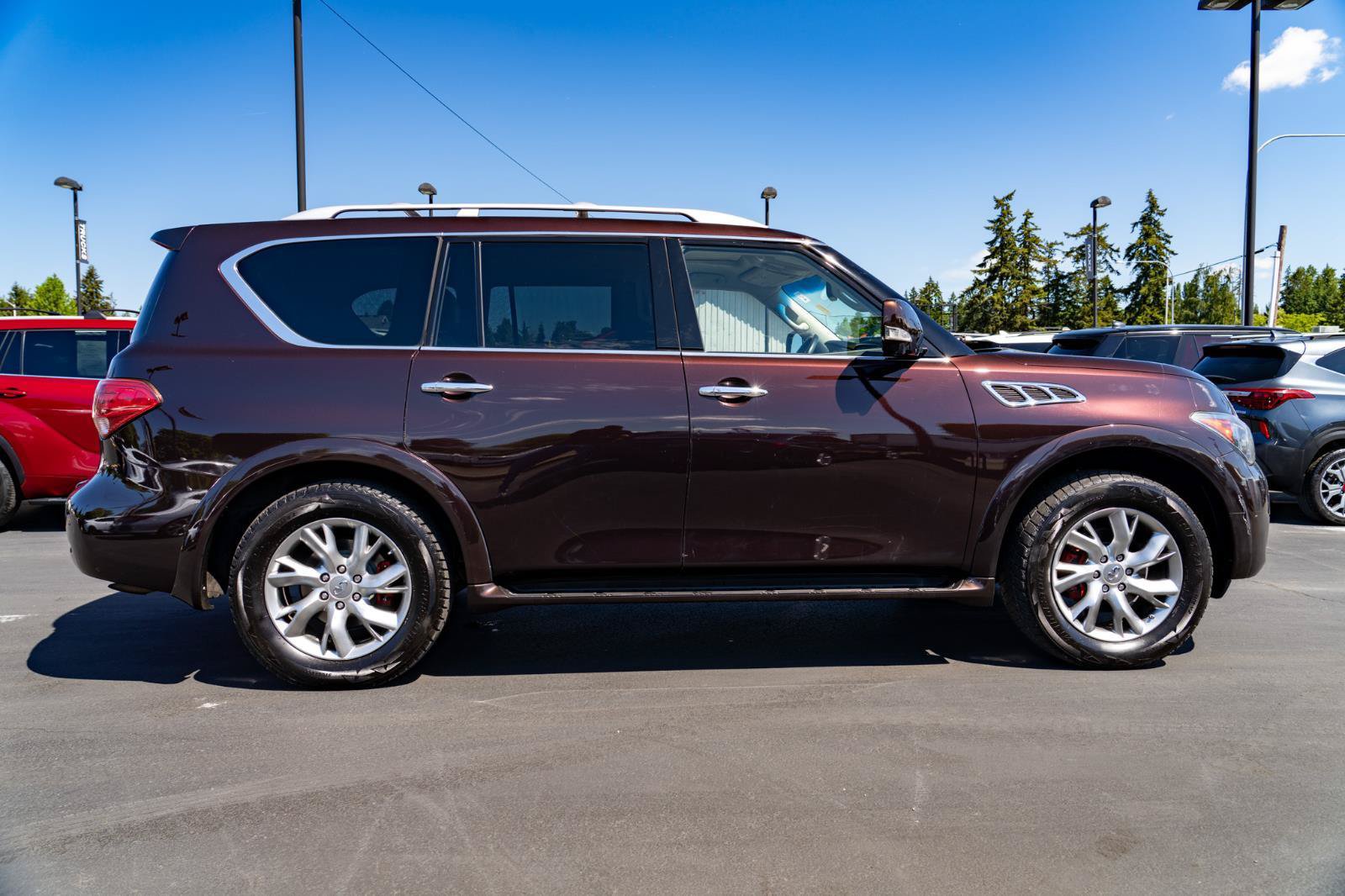 Used 2011 INFINITI QX56 4WD w/ Theater Pkg image 8