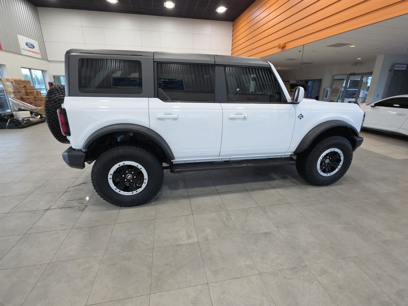 Used 2024 Ford Bronco Outer Banks w/ Sasquatch Package AWD/4WD image 8