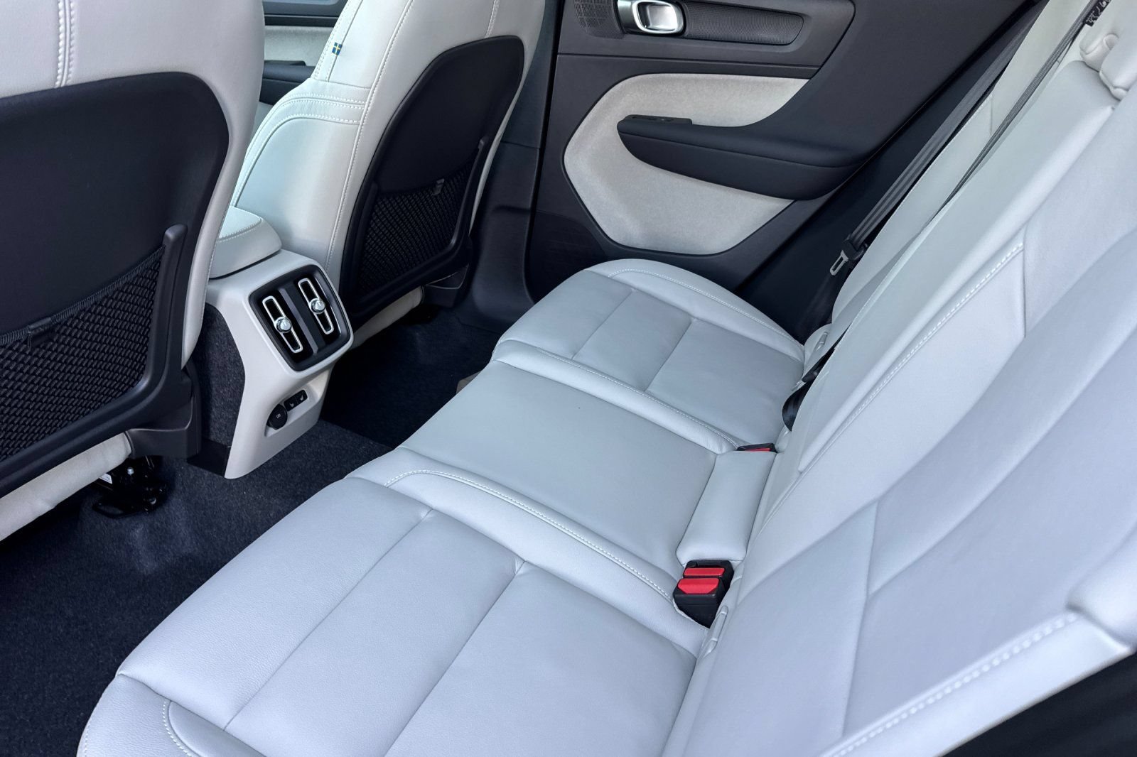 New 2026 Volvo XC40 B5 Ultra w/ Protection Package Premier AWD/4WD image 12