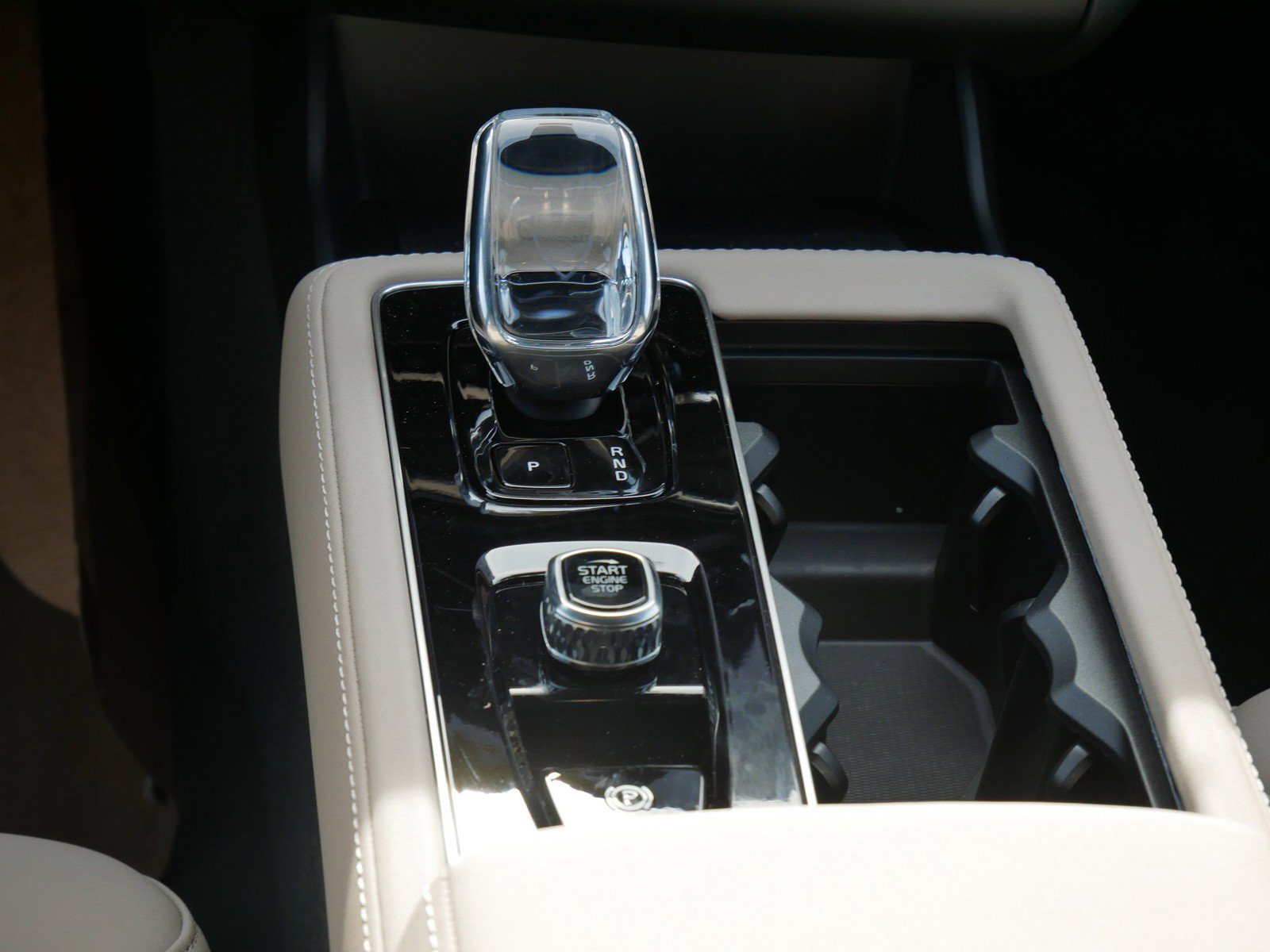 New 2026 Volvo XC90 T8 Plus w/ Protection Package Premier AWD/4WD image 8