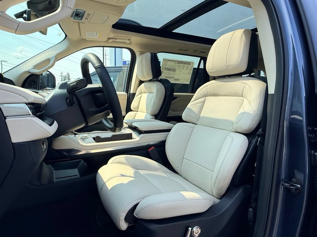 New 2027 Lincoln Navigator Reserve w/ Jet Appearance Package AWD/4WD image 24