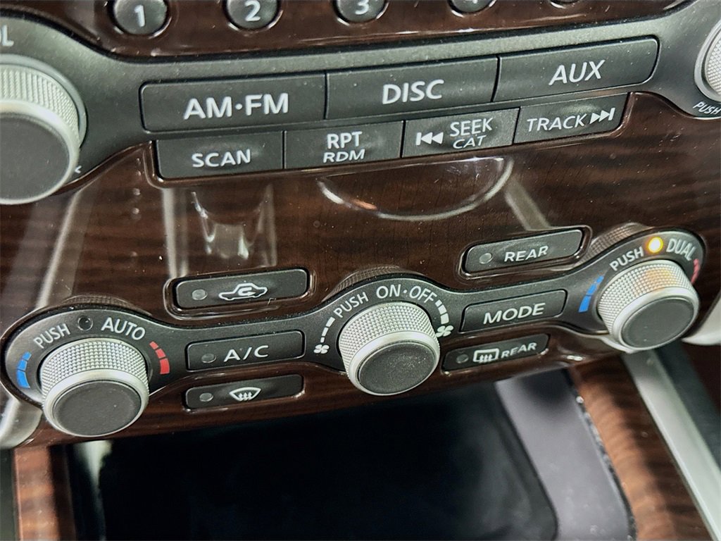 Used 2015 Nissan Pathfinder SL image 15