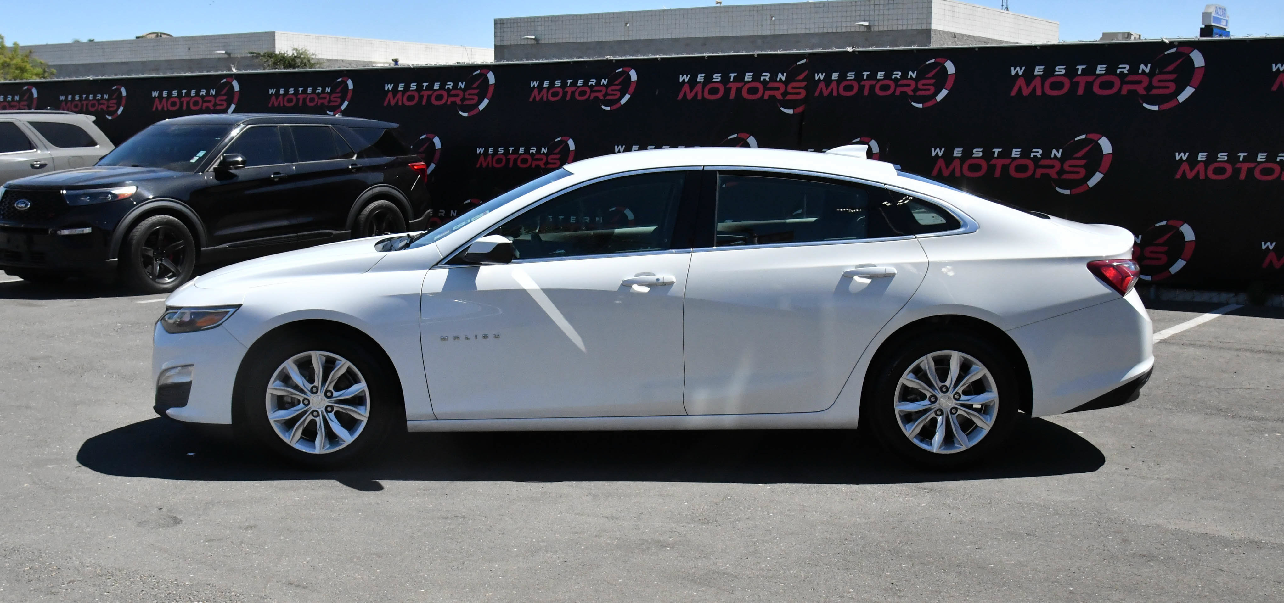 Used 2021 Chevrolet Malibu LT FWD image 4