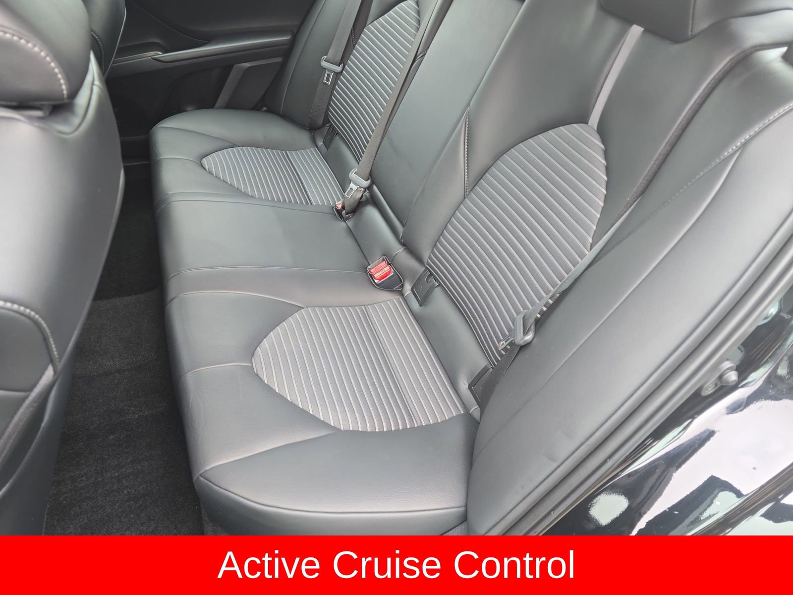 Used 2024 Toyota Camry SE image 18