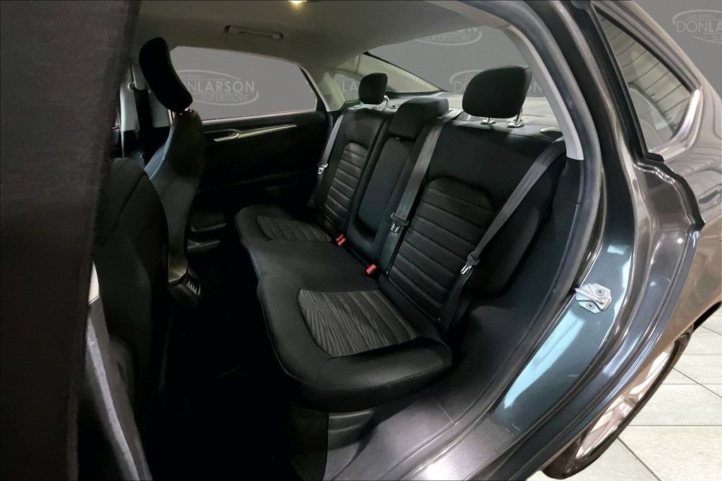 Used 2016 Ford Fusion SE FWD image 17