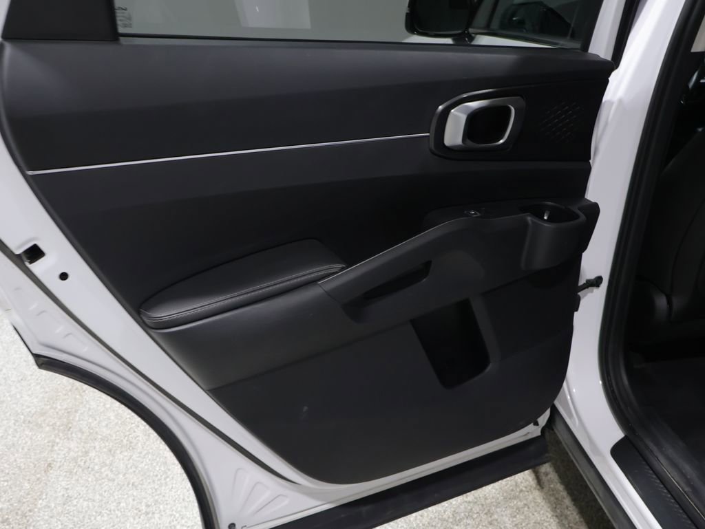 Used 2022 Kia Sorento LX image 19