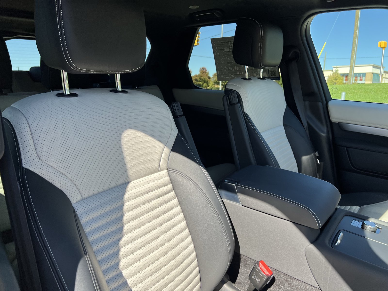 Used 2023 Land Rover Discovery S R-Dynamic AWD/4WD image 34
