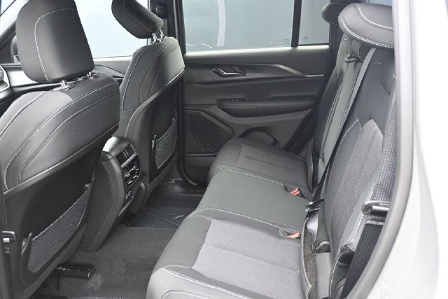 New 2027 Jeep Grand Cherokee Laredo X AWD/4WD image 39