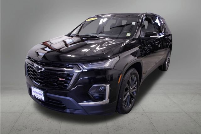 Used 2023 Chevrolet Traverse RS image 1