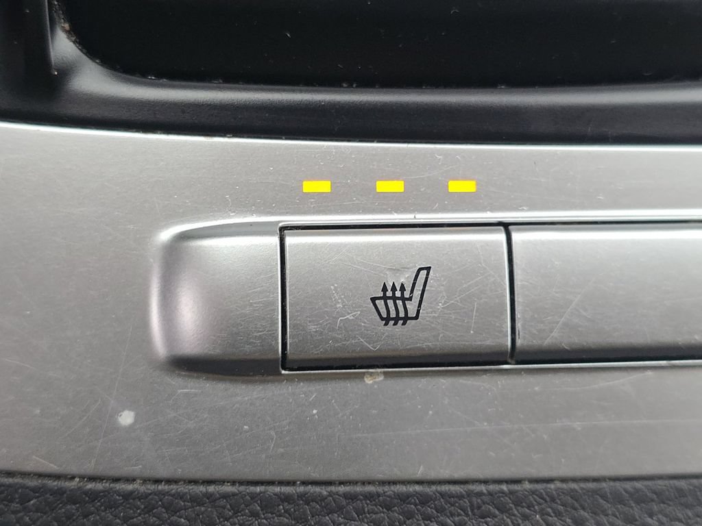 Used 2023 Kia Carnival LX FWD image 4