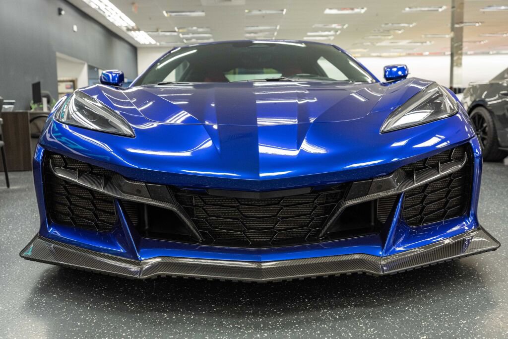 Used 2025 Chevrolet Corvette Z06 RWD image 3