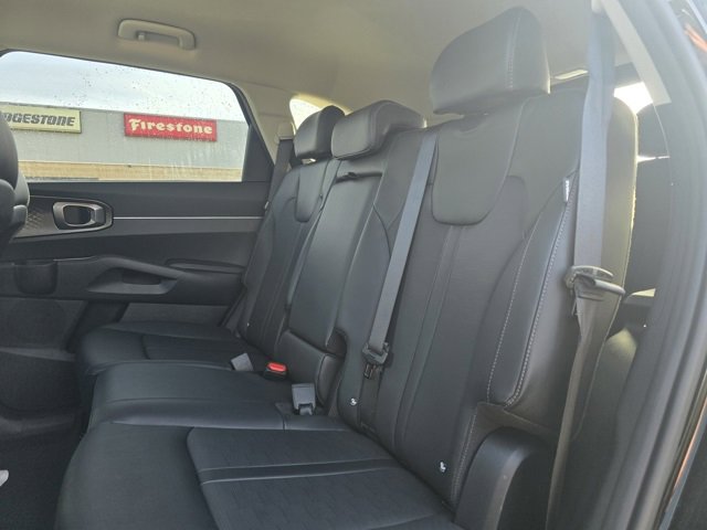 Used 2025 Kia Sorento S image 12