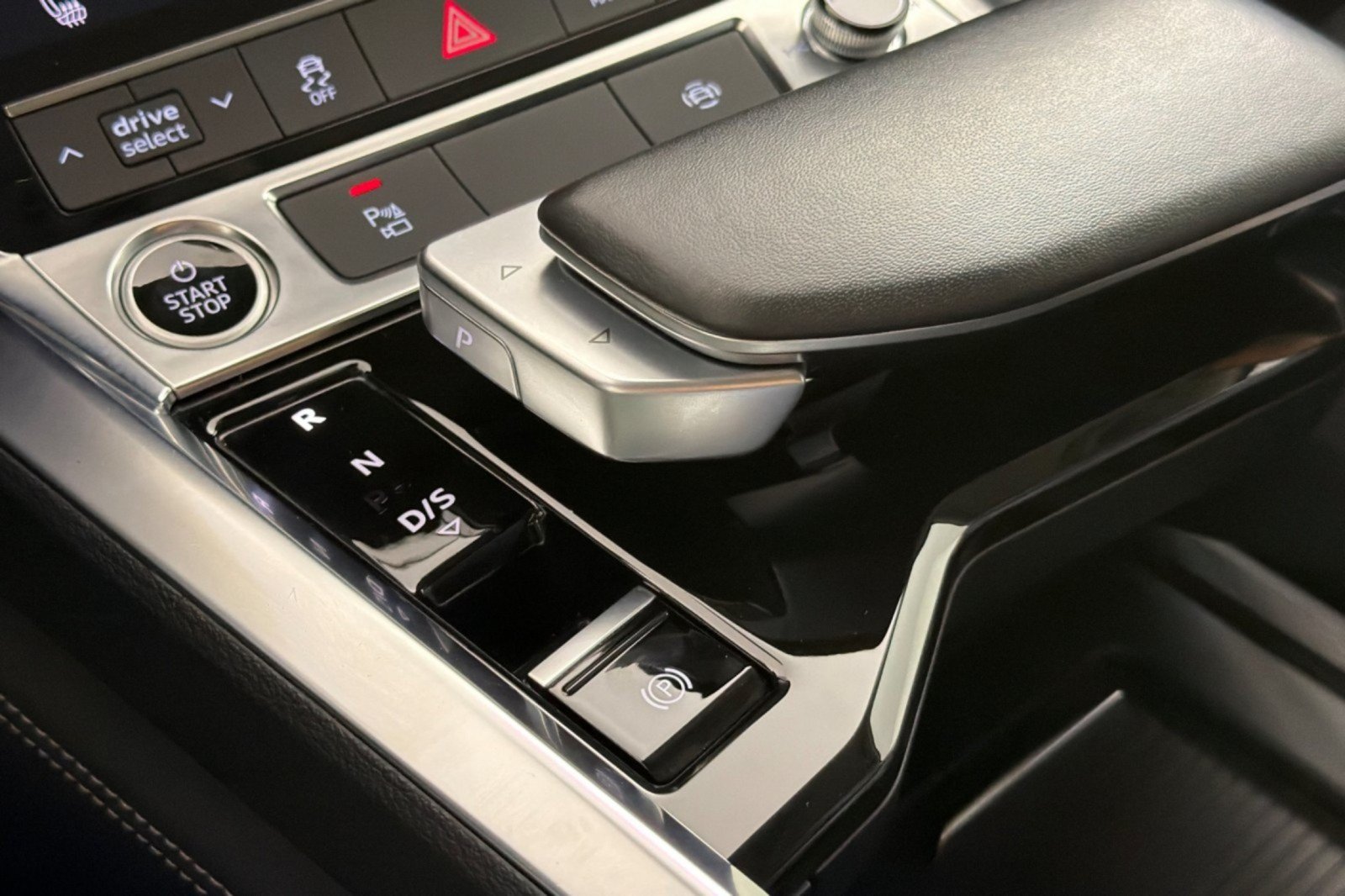 Used 2024 Audi Q8 e-tron Premium AWD/4WD image 19