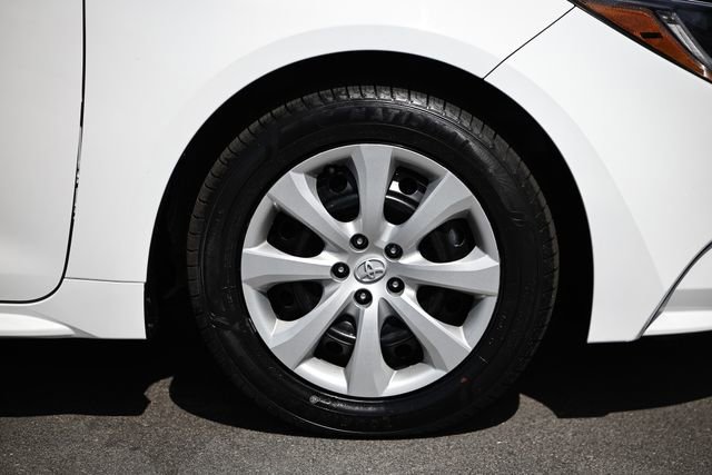 Used 2025 Toyota Corolla LE FWD image 9