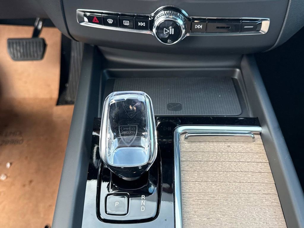 Certified 2026 Volvo XC60 B5 Core w/ Climate Package PRO AWD/4WD image 25
