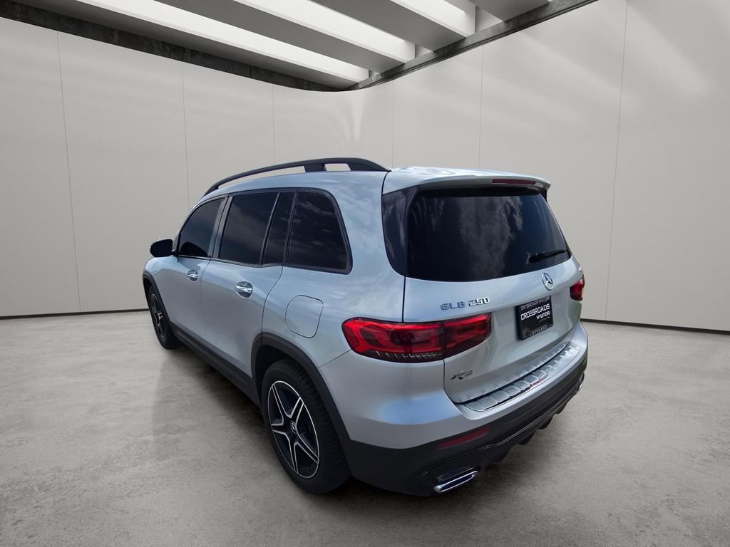 Used 2022 Mercedes-Benz GLB 250 4MATIC image 3