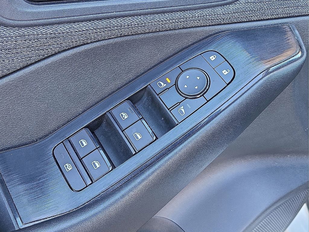 Used 2023 Nissan Rogue S image 19