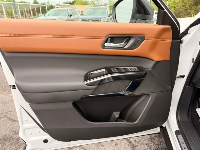New 2026 Nissan Pathfinder Platinum AWD/4WD image 10