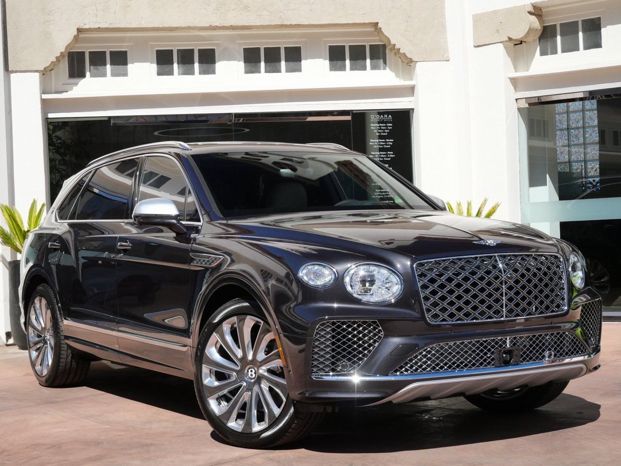Used 2025 Bentley Bentayga Extended Wheelbase AWD/4WD image 1