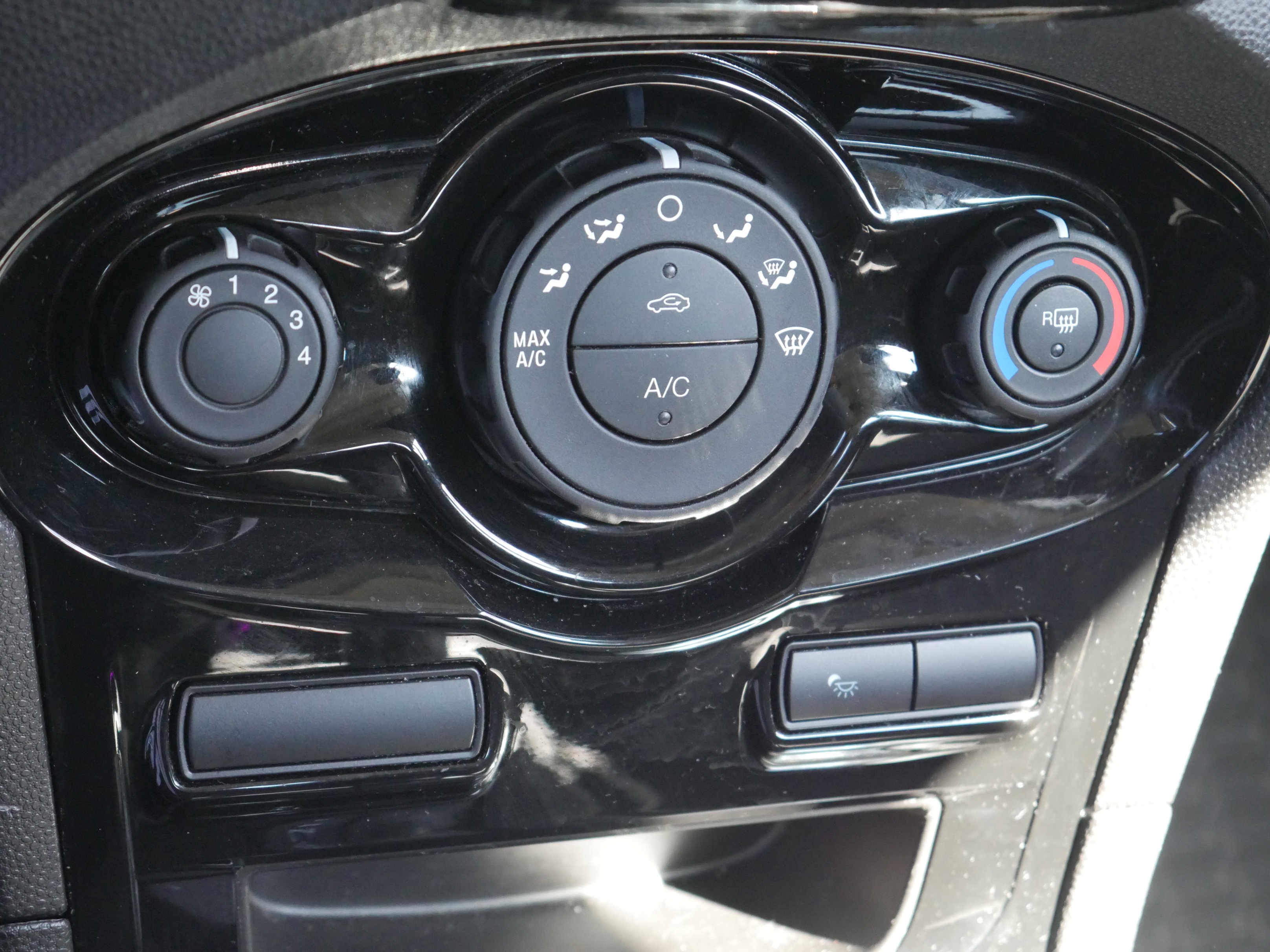 Certified 2019 Ford Fiesta SE w/ Equipment Group 201A FWD image 12