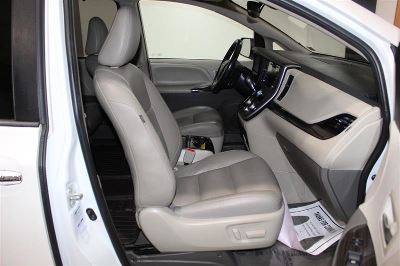 Used 2020 Toyota Sienna XLE AWD/4WD image 27