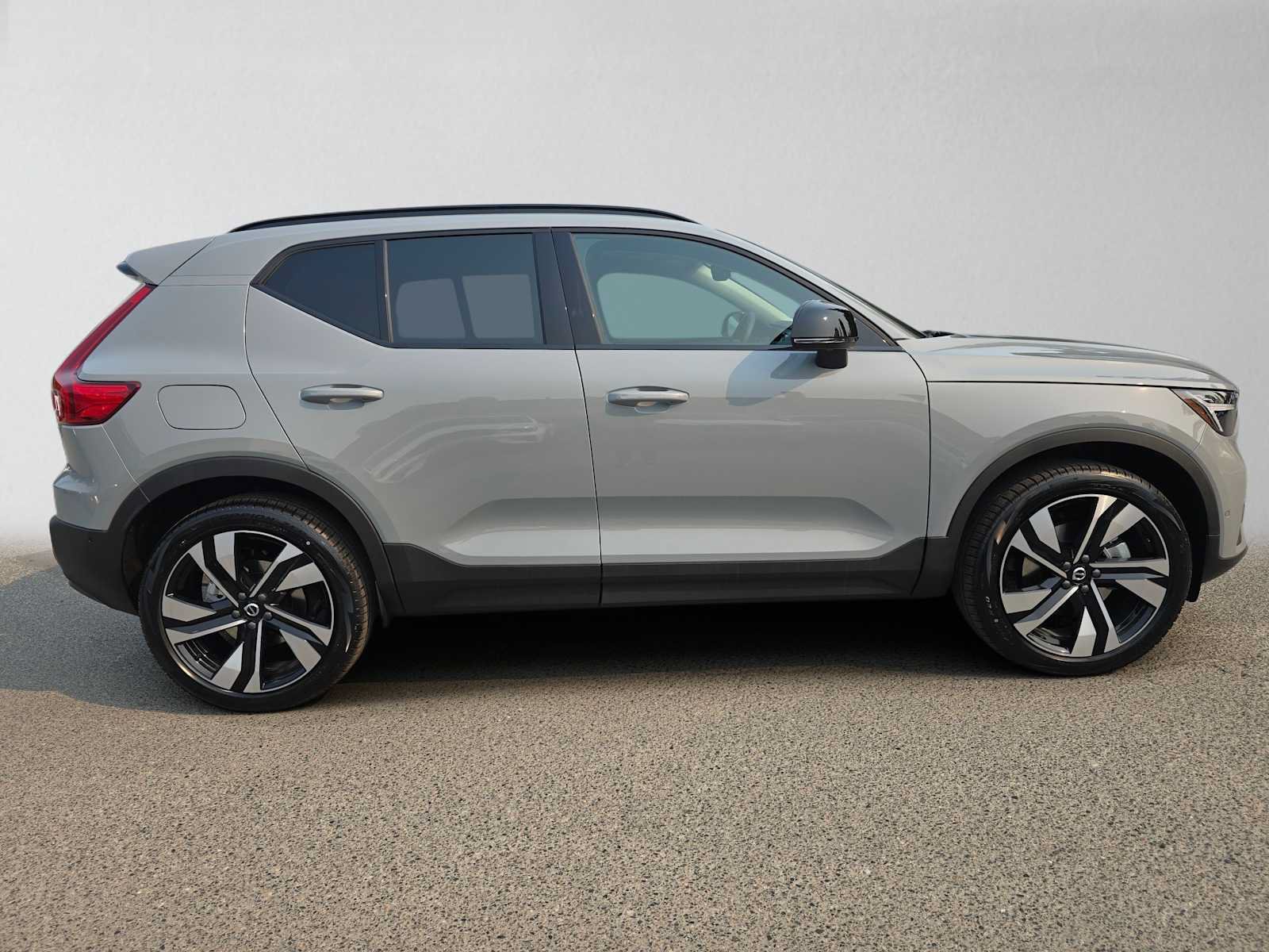 New 2026 Volvo XC40 B5 Ultra w/ Protection Package Premier AWD/4WD image 2