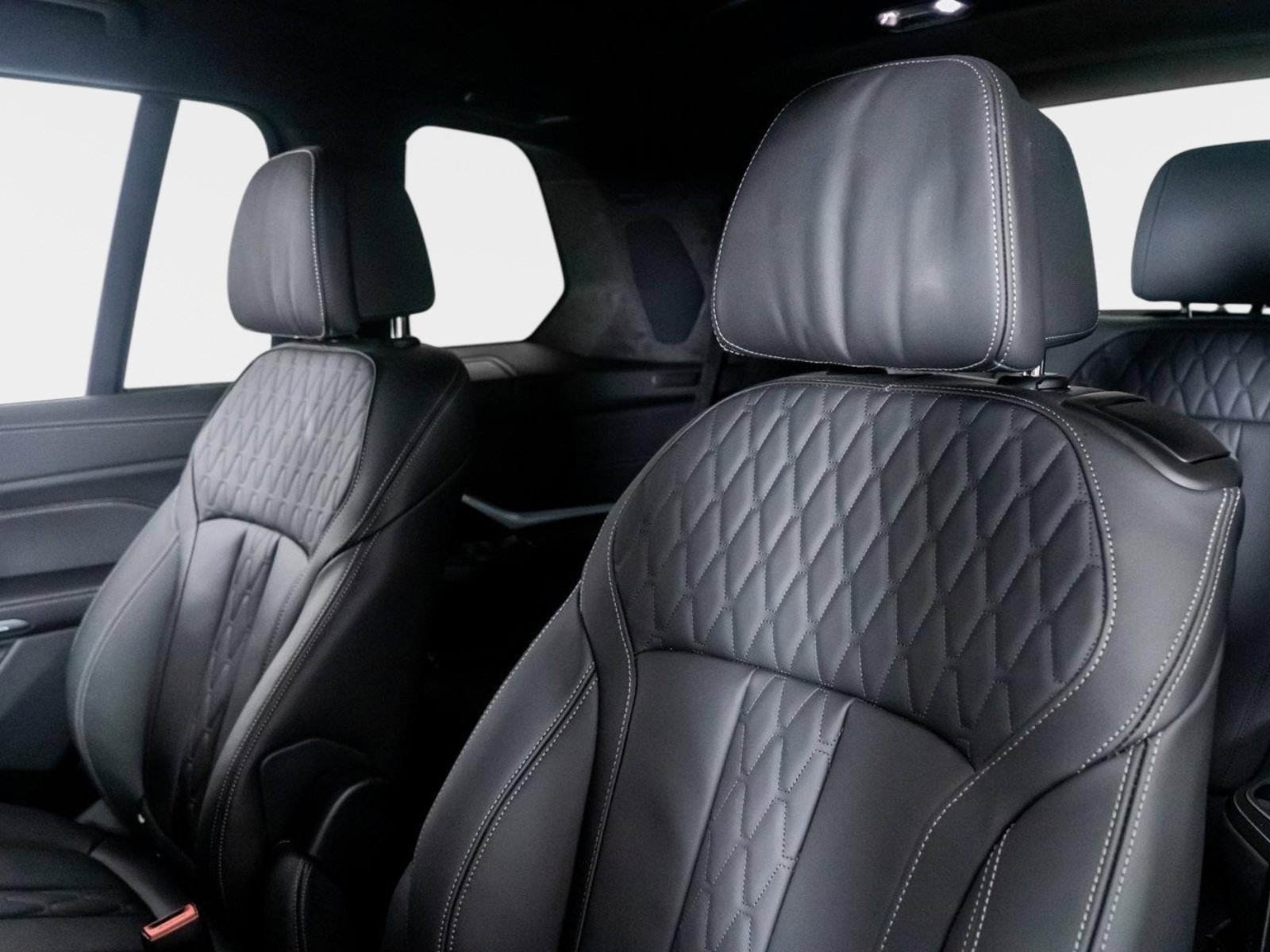 Used 2025 BMW X7 M60i image 36