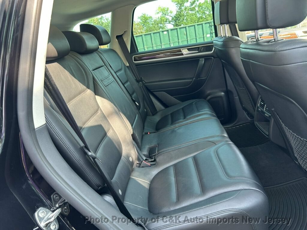 Used 2015 Volkswagen Touareg VR6 AWD/4WD image 28