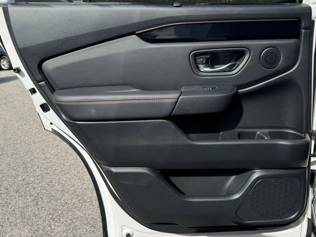 Used 2025 Honda Pilot TrailSport image 16