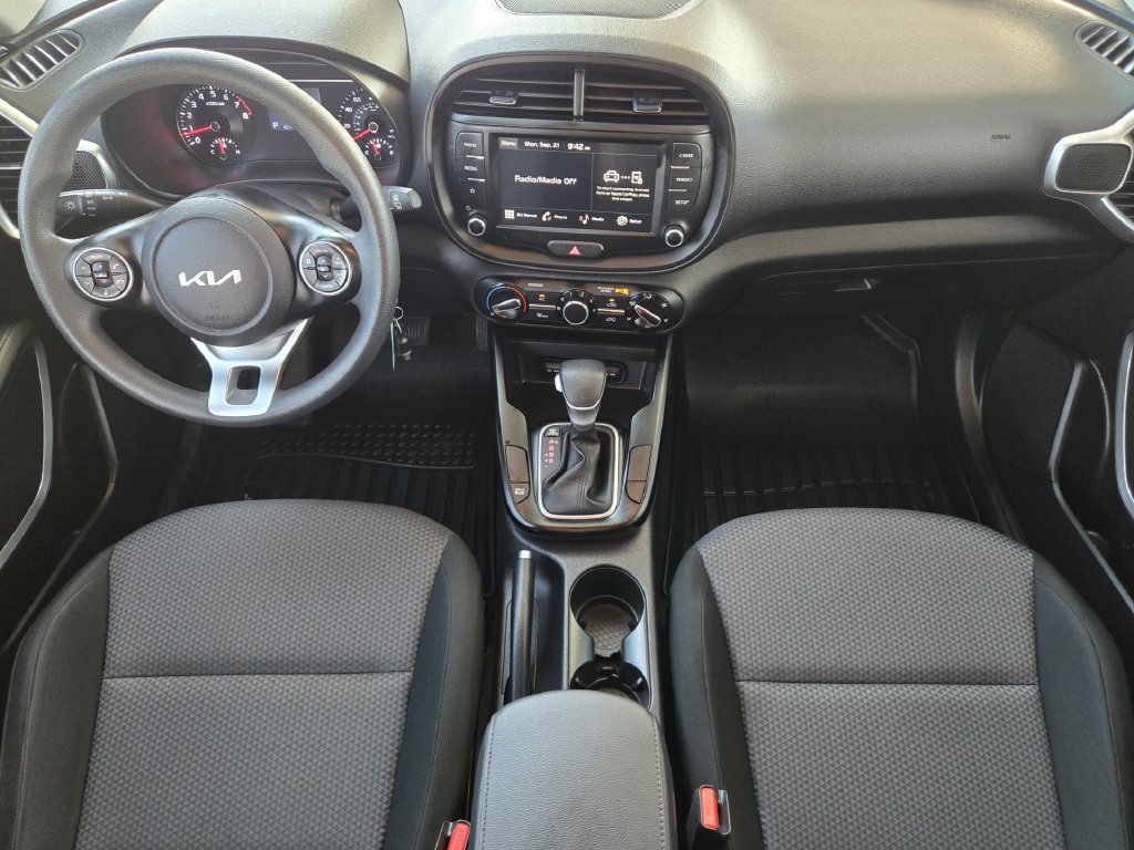 Certified 2022 Kia Soul LX w/ Technology Package FWD image 27